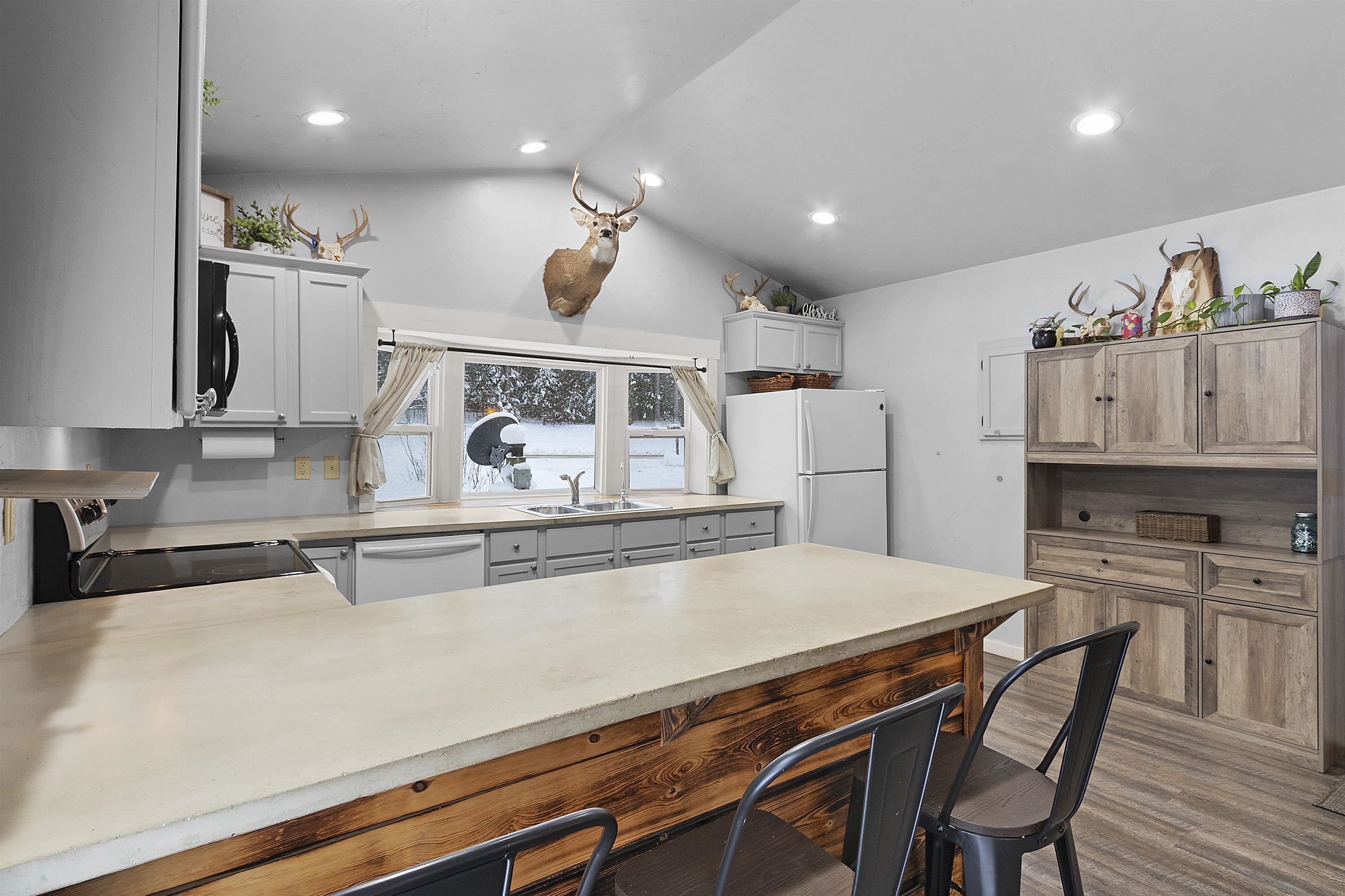 W6524 County Road R Niagara, WI 54151 - Photo 14 of 33