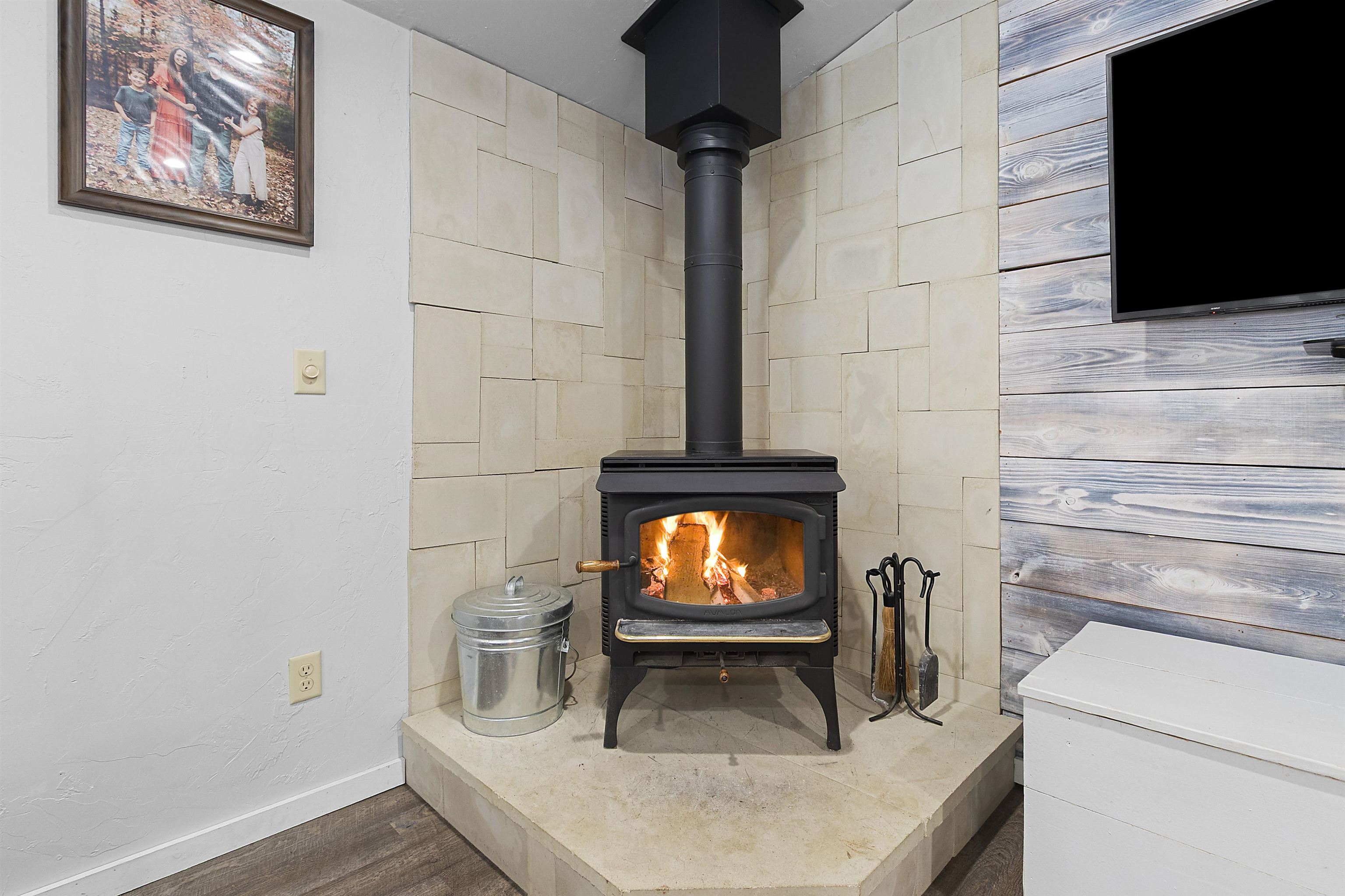 W6524 County Road R Niagara, WI 54151 - Photo 6 of 33