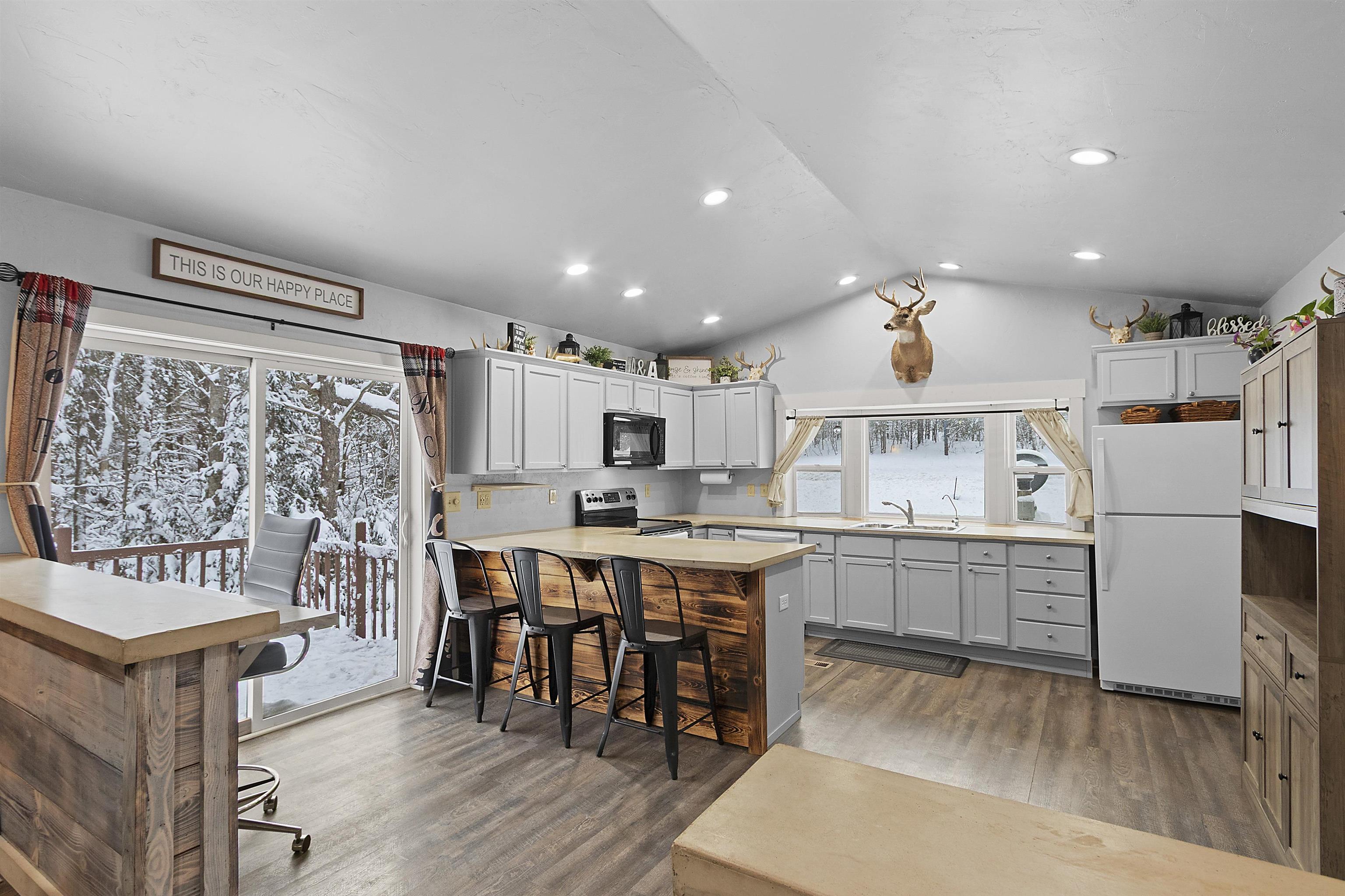 W6524 County Road R Niagara, WI 54151 - Photo 10 of 33