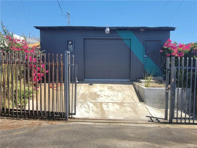 a house view with a outdoor space