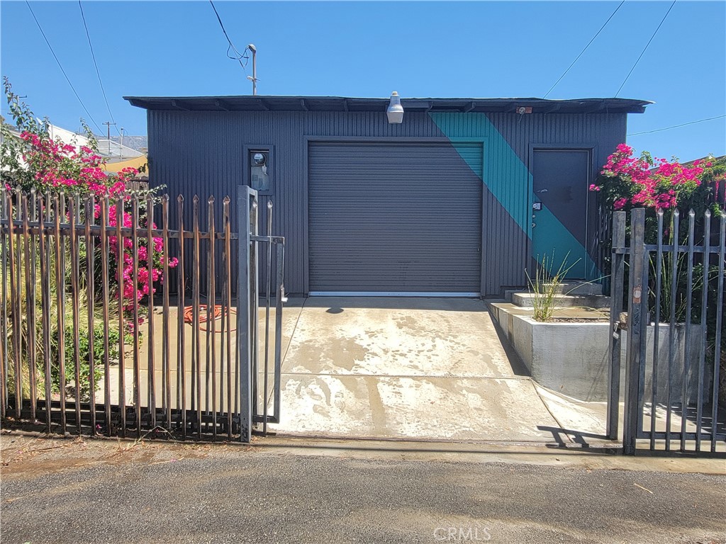 a house view with a outdoor space