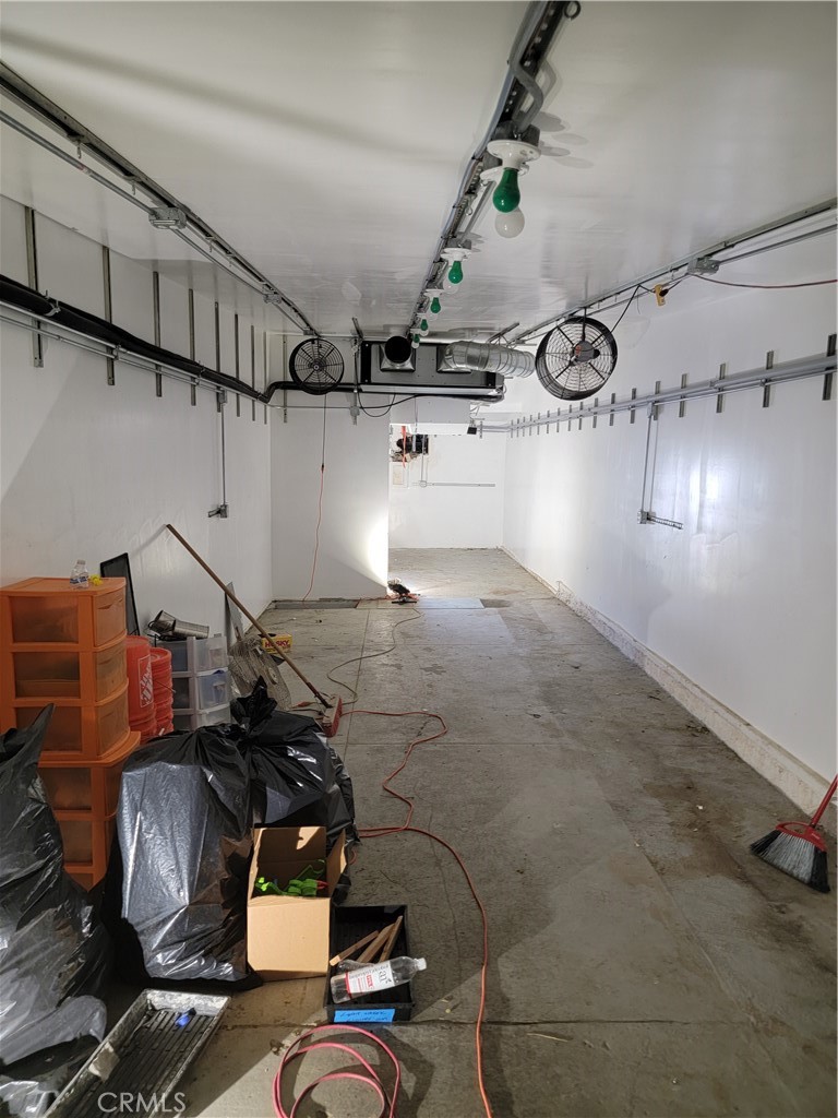 9939 Commerce Avenue Tujunga, CA 91042 - Photo 11 of 12 a room with gym equipment