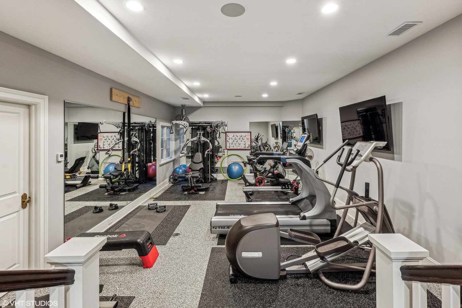 875 Country Club Road St. Charles, IL 60174 - Photo 87 of 96 a view of a room with gym equipment