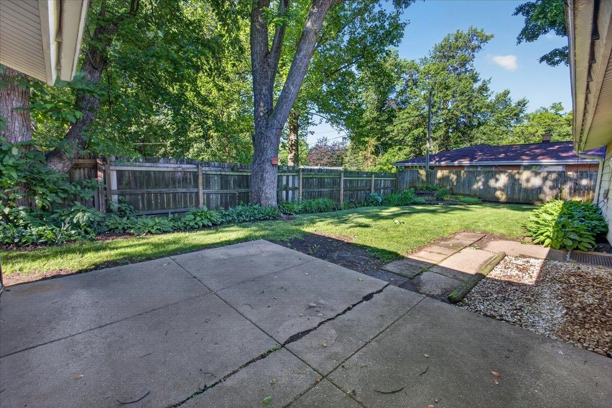 3735 Highcrest Road Rockford, IL 61107 - Photo 26 of 31