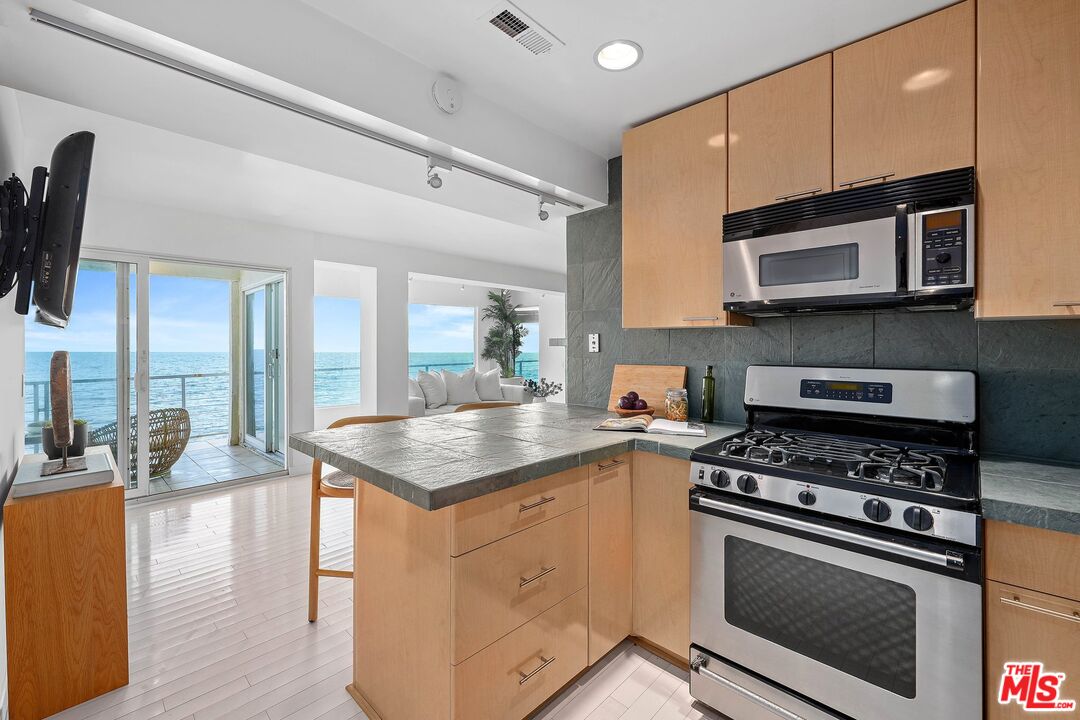 20140 Pacific Coast Highway Malibu, CA 90265 - Photo 18 of 27