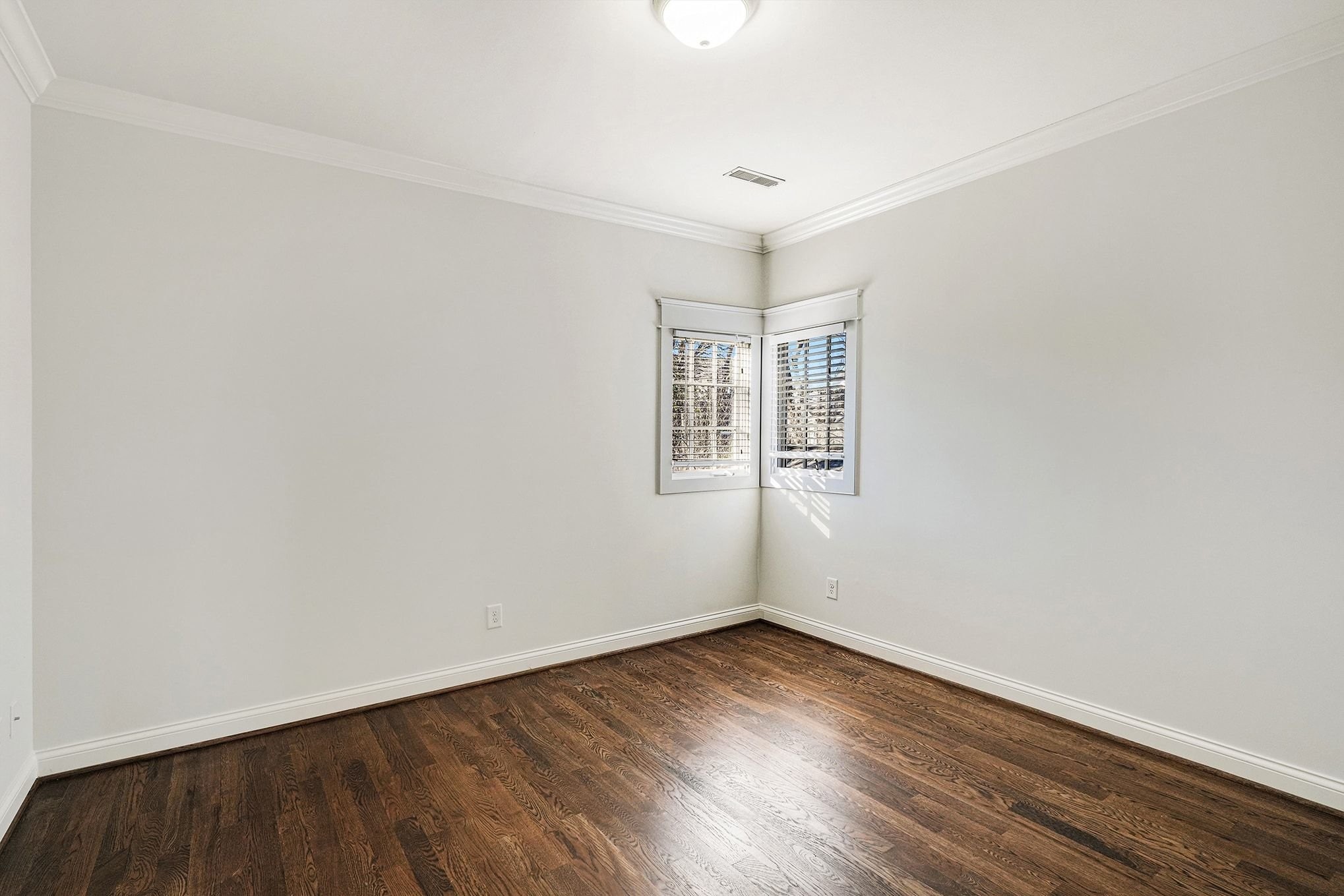 1815 A Shackleford Road Nashville, TN 37215 - Photo 30 of 39 an empty room with wooden floor and windows