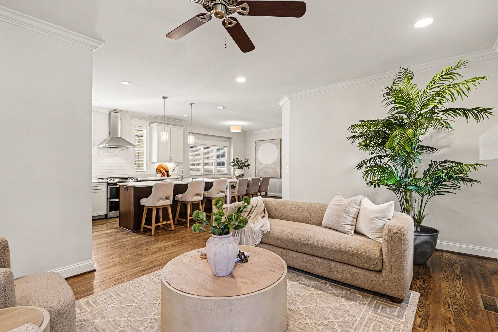 1815 A Shackleford Road Nashville, TN 37215 - Photo 4 of 39 a living room with furniture potted plant and a chandelier