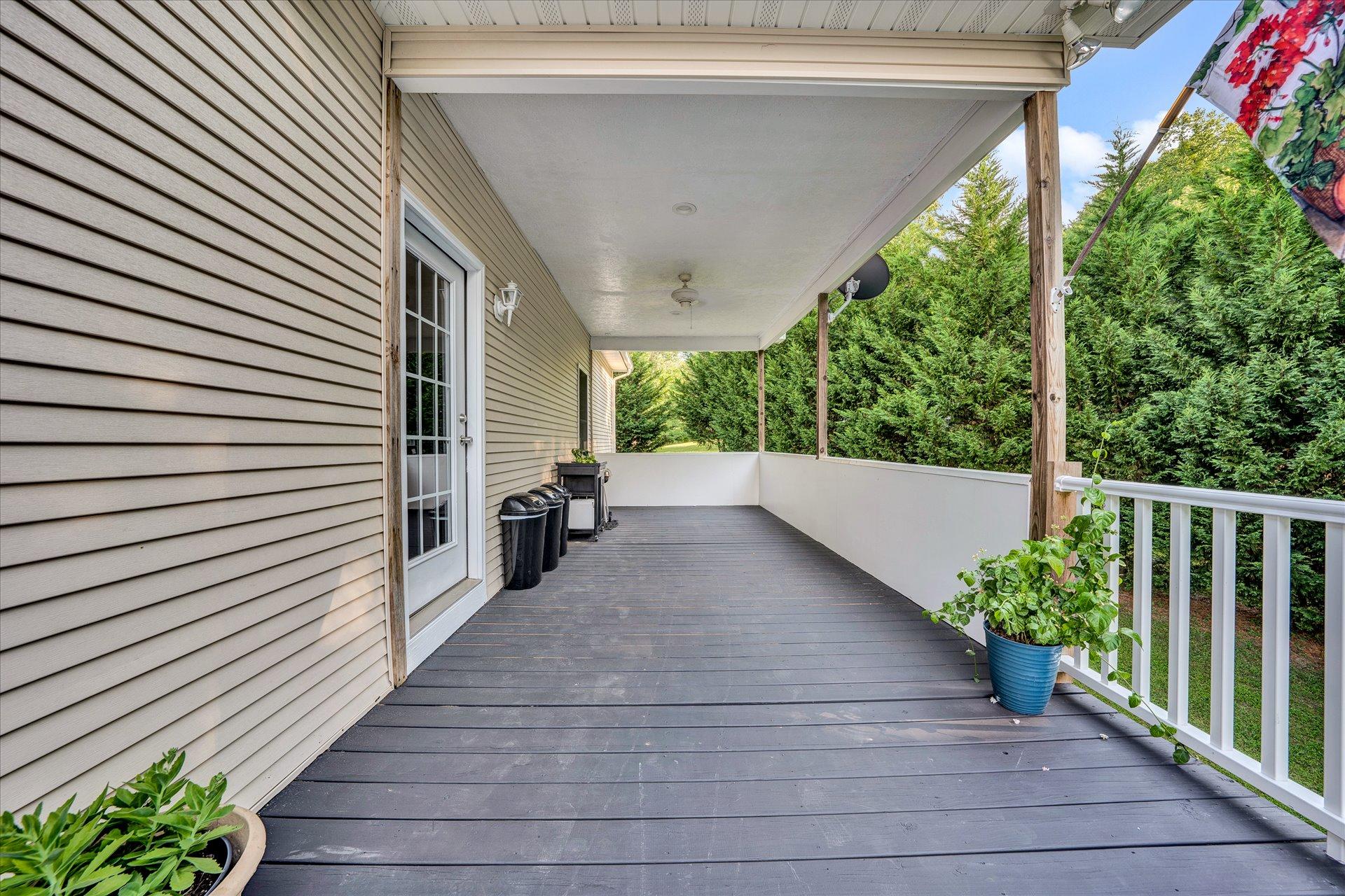 1245 Shady Run Road Vinton, VA 24179 - Photo 17 of 41 17-Shows Great (16 of 42)