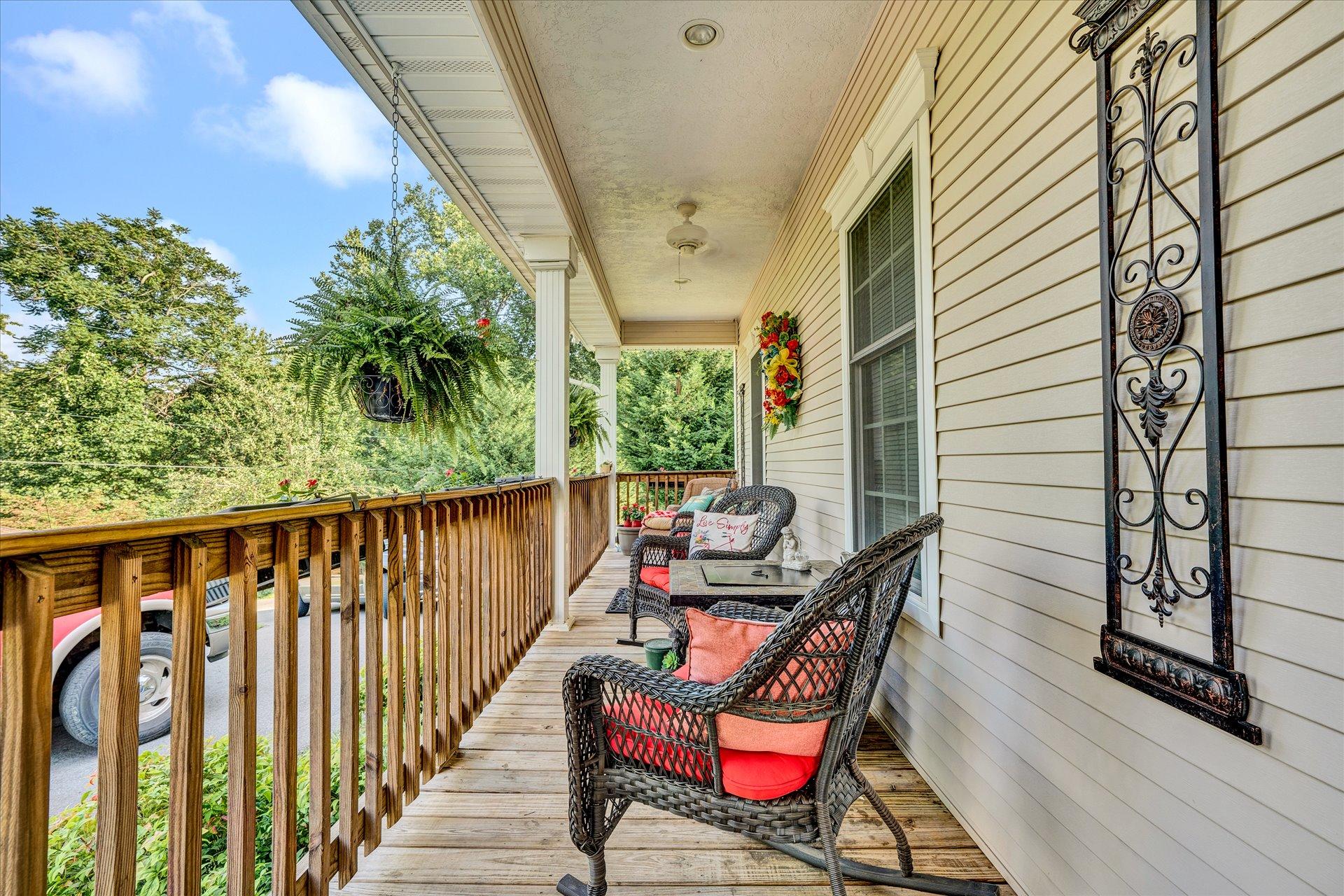 1245 Shady Run Road Vinton, VA 24179 - Photo 3 of 41 03-Shows Great (1 of 42)