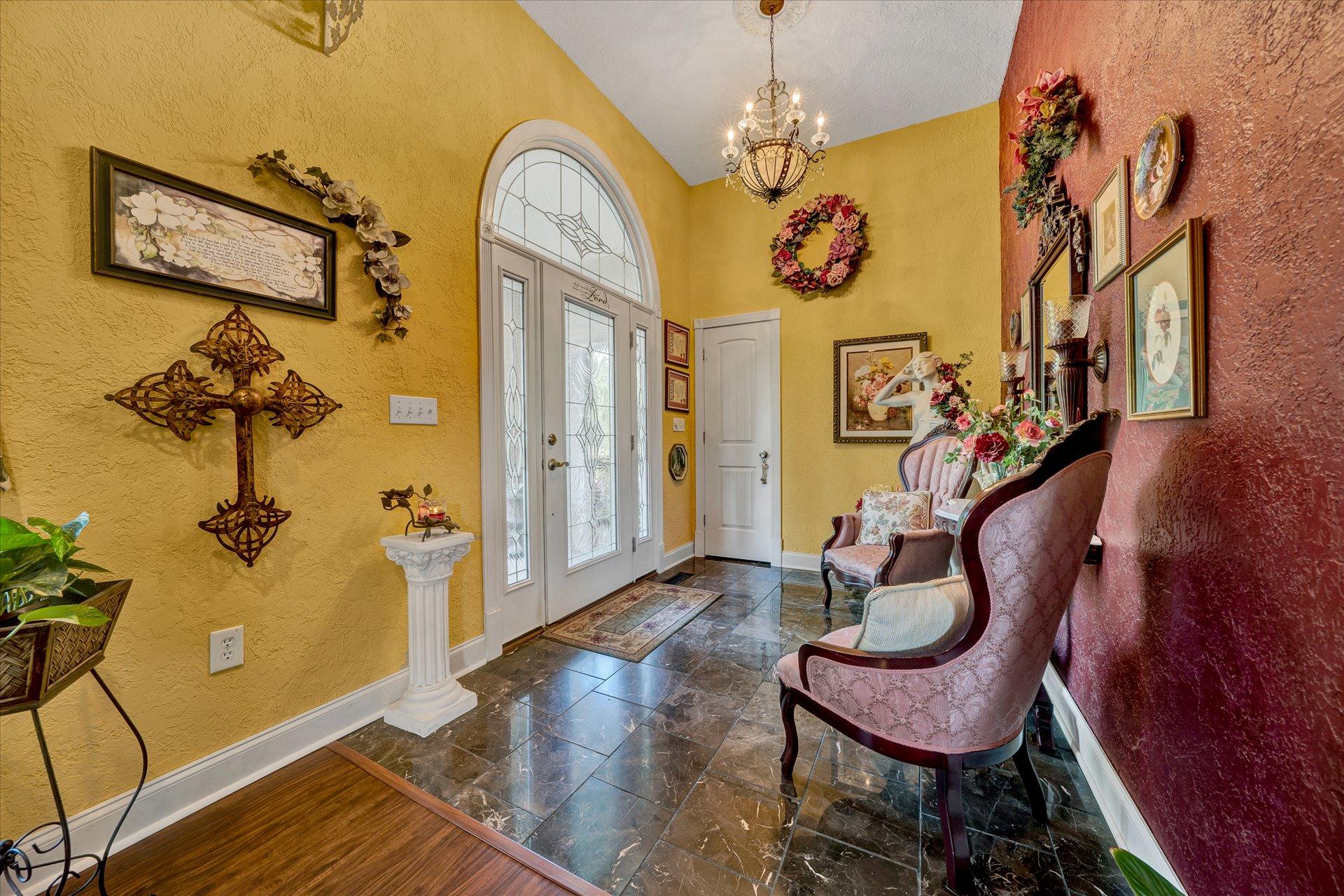 1245 Shady Run Road Vinton, VA 24179 - Photo 4 of 41 04-Shows Great (5 of 42)