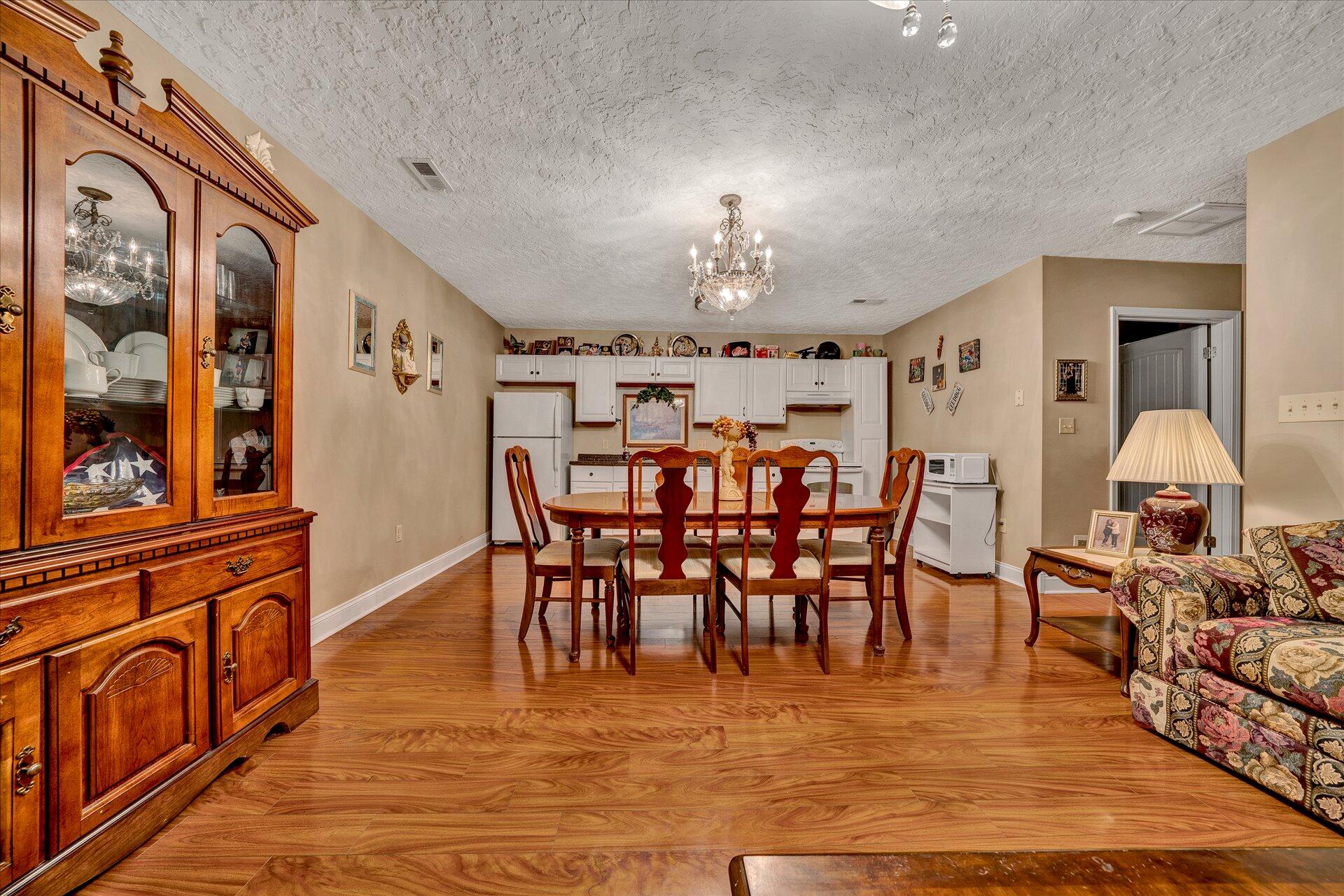1245 Shady Run Road Vinton, VA 24179 - Photo 33 of 41 33-Shows Great (32 of 42)