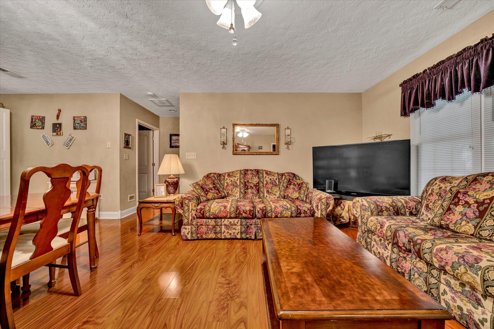 1245 Shady Run Road Vinton, VA 24179 - Photo 34 of 41 34-Shows Great (33 of 42)