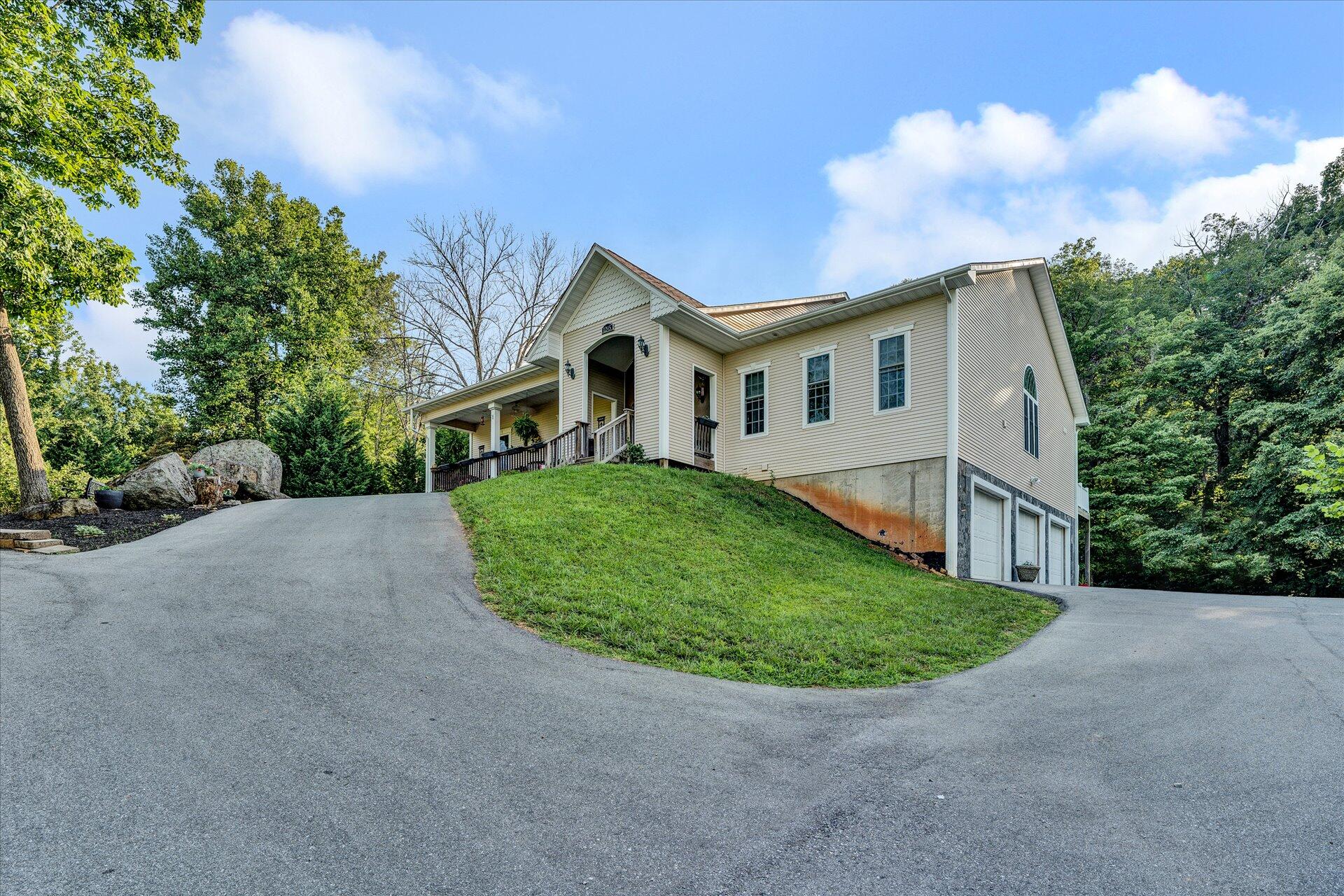 1245 Shady Run Road Vinton, VA 24179 - Photo 40 of 41 02-Shows Great (42 of 42)