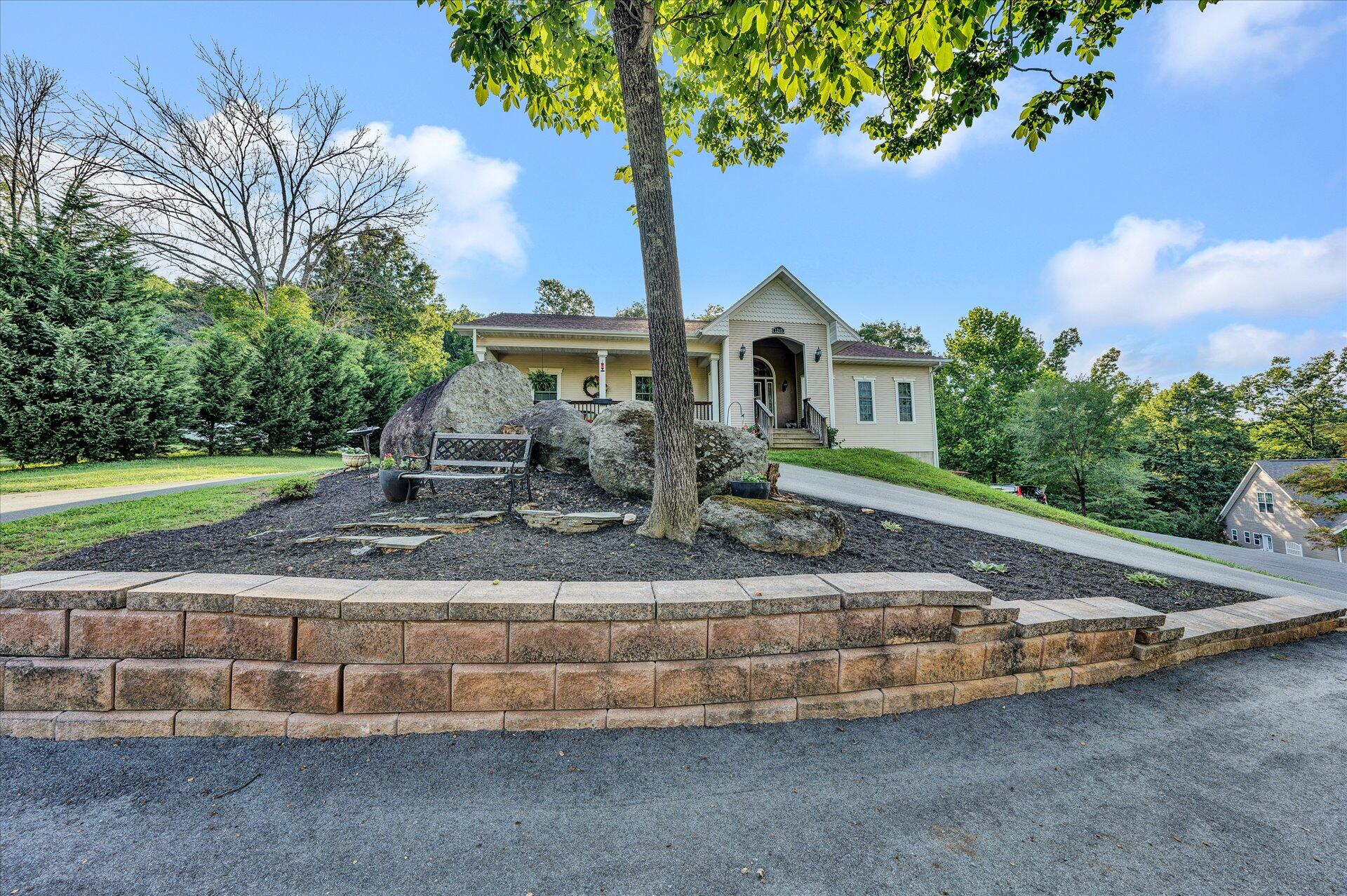 1245 Shady Run Road Vinton, VA 24179 - Photo 41 of 41 01-Shows Great (40 of 42)