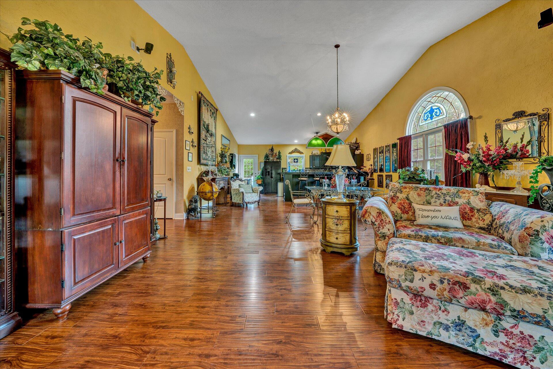1245 Shady Run Road Vinton, VA 24179 - Photo 8 of 41 08-Shows Great (7 of 42)