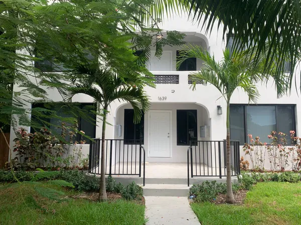 $1,595 | 1639 Madison Street, Unit 3, Hollywood, FL 33020