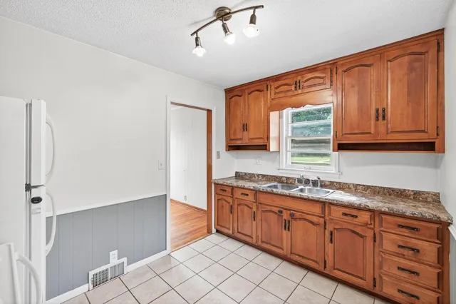 $299,900 | 16612 Minnetonka Boulevard, Minnetonka, MN 55391