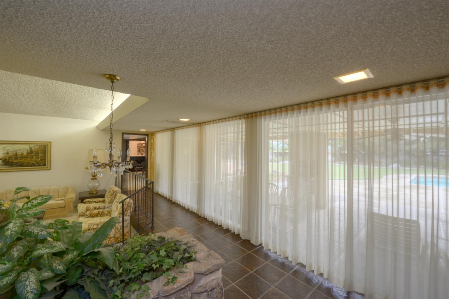 1471 Highway 33 Gustine, CA 95322 - Photo 7 of 57 a very nice looking room with a large window