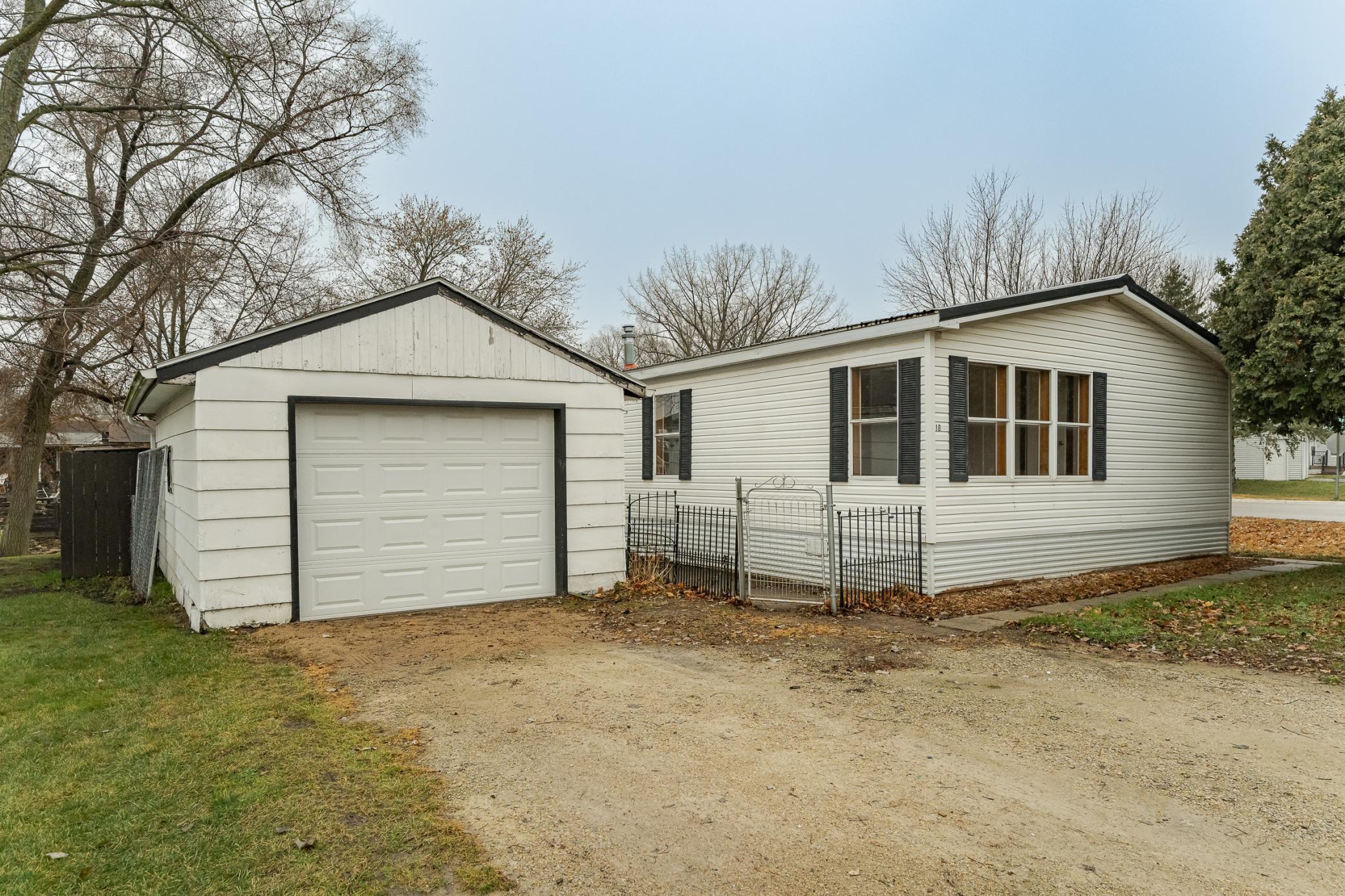 10 Park Drive Eyota, MN 55934 - Photo 2 of 20