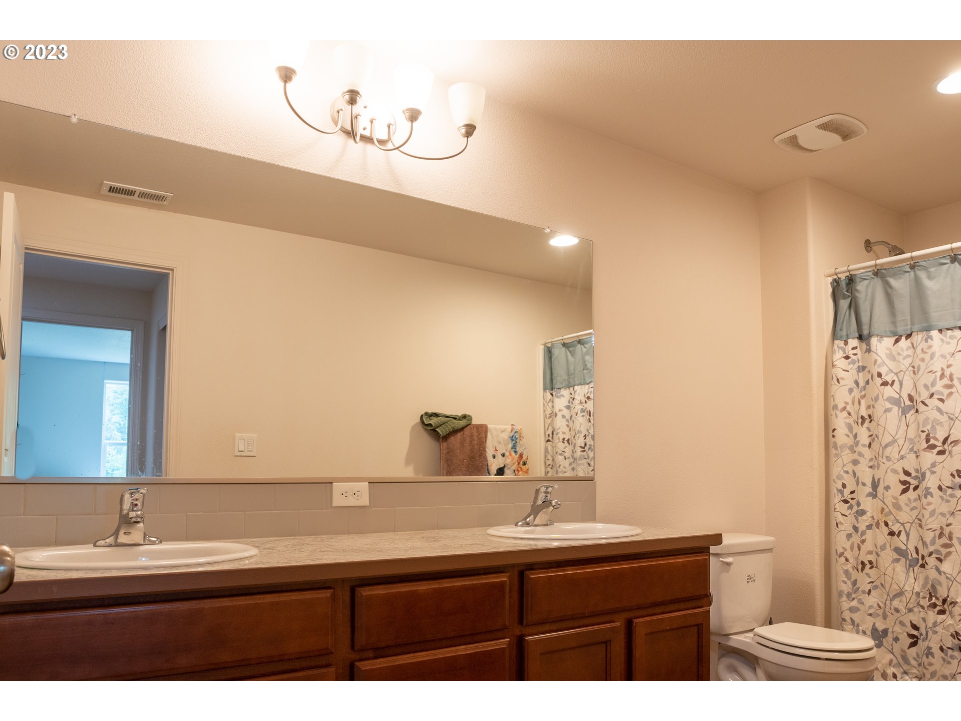37489 South Wilhoit Road Molalla, OR 97038 - Photo 16 of 38 a bathroom with a sink and a mirror