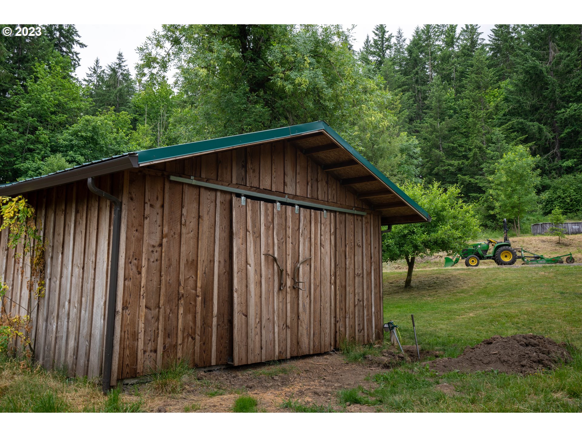 37489 South Wilhoit Road Molalla, OR 97038 - Photo 23 of 38 a backyard of a house with lots of green space