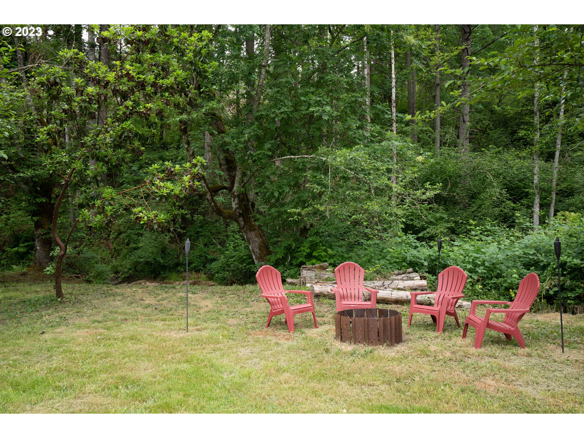 37489 South Wilhoit Road Molalla, OR 97038 - Photo 33 of 38 a backyard of a house with table and chairs