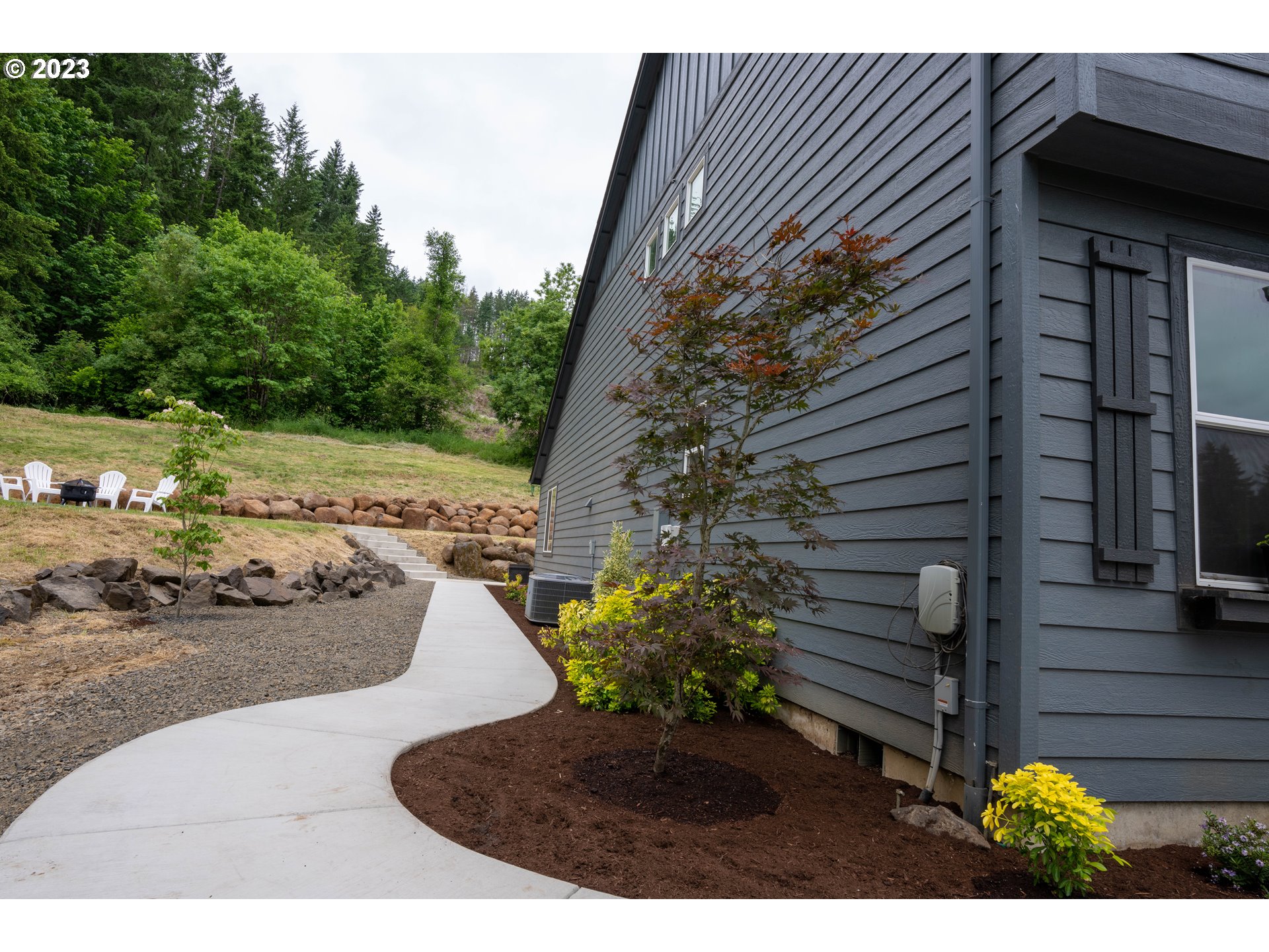 37489 South Wilhoit Road Molalla, OR 97038 - Photo 5 of 38 a backyard of a house with lots of green space