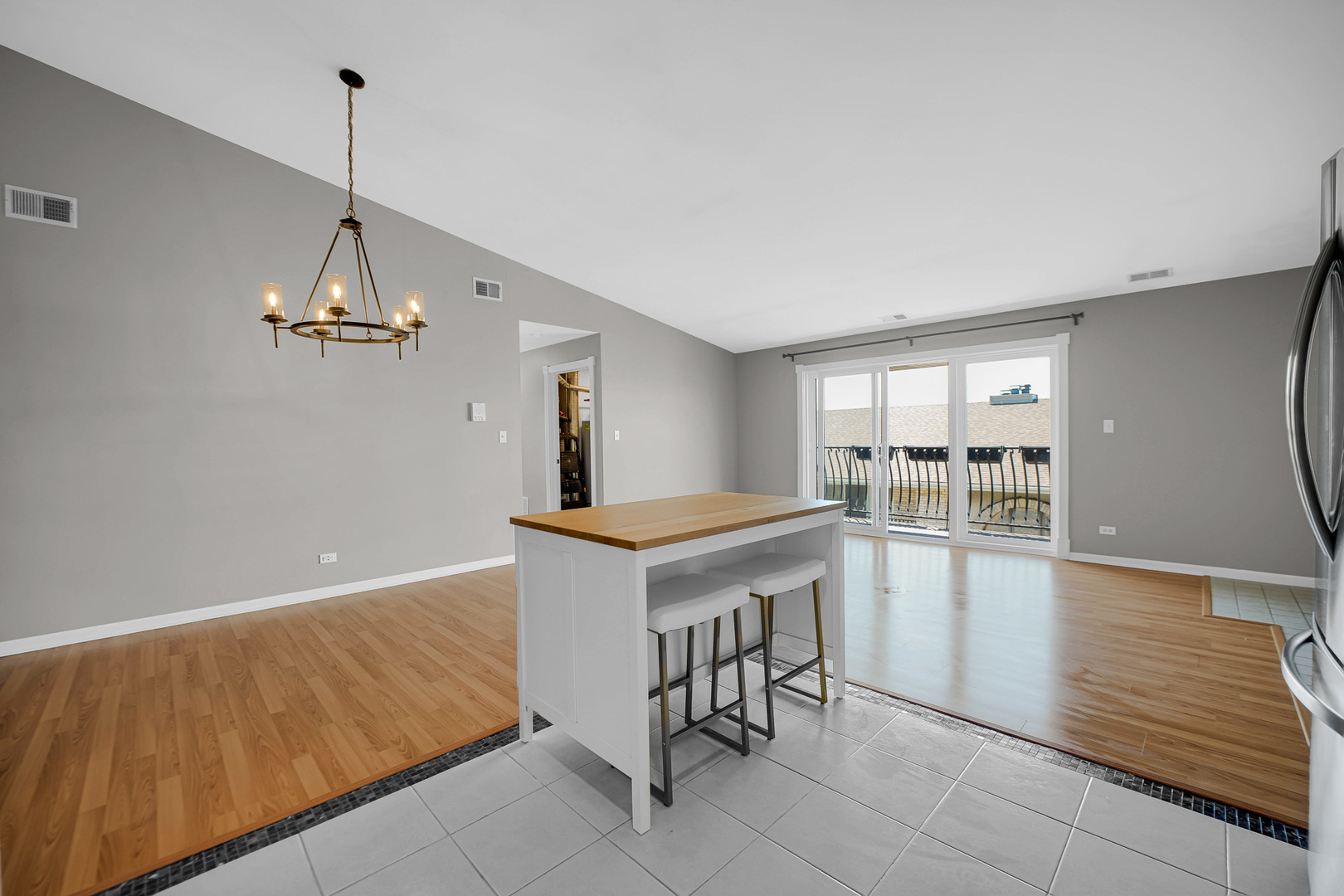 6264 South Gullikson Road, Unit 4A Chicago, IL 60638 - Photo 13 of 24