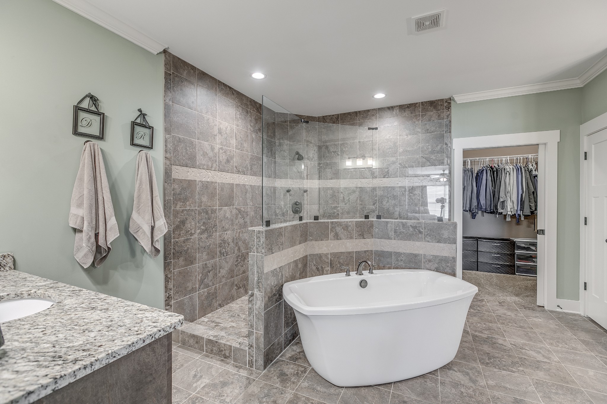 8478 Newtown Road Rockvale, TN 37153 - Photo 41 of 54 a bathroom with a tub and a sink