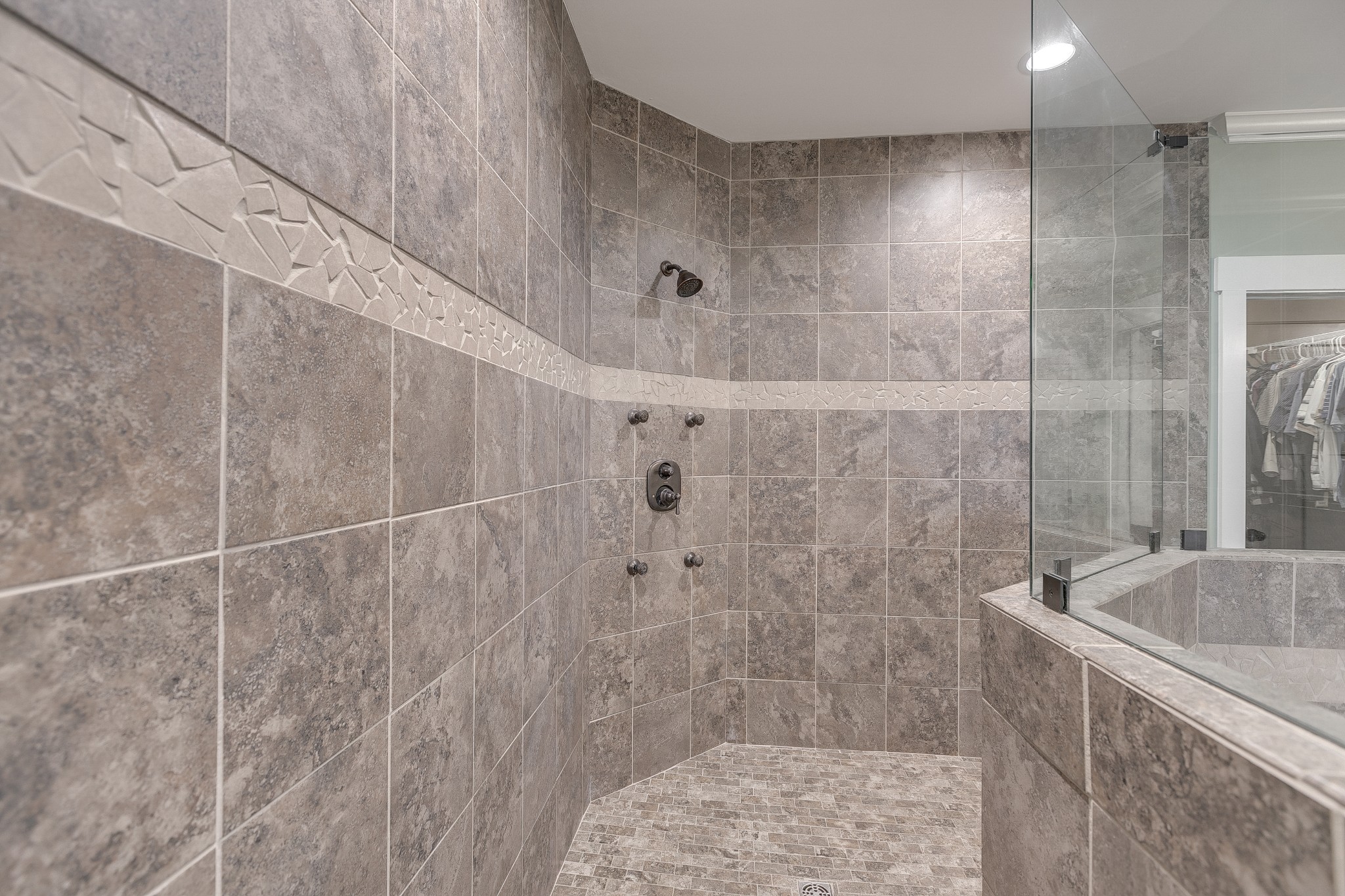 8478 Newtown Road Rockvale, TN 37153 - Photo 43 of 54 a bathroom with a bathtub and shower