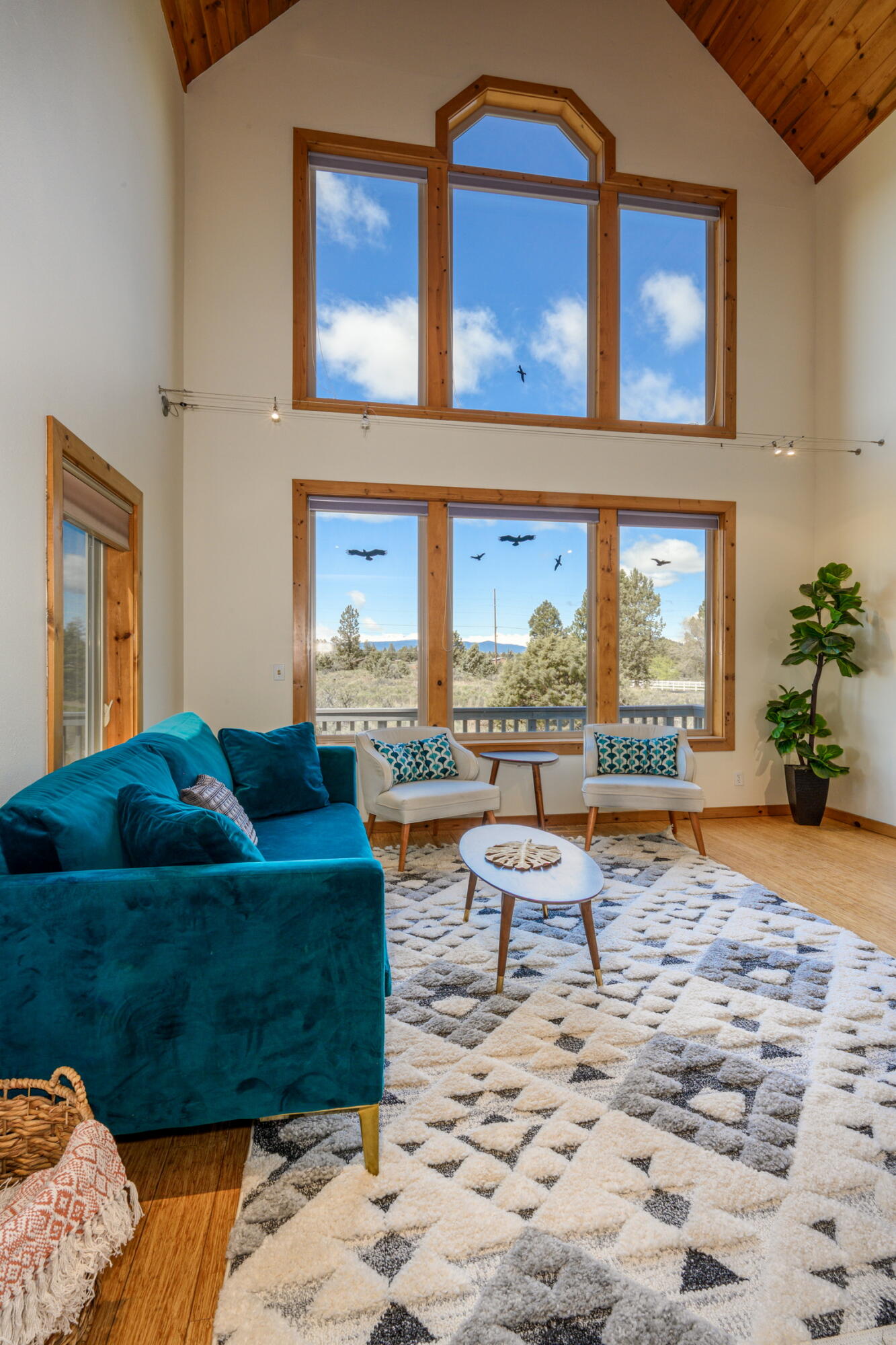 61830 Dobbin Road Bend, OR 97702 - Photo 15 of 77 08 Dobbin Interiors_resize