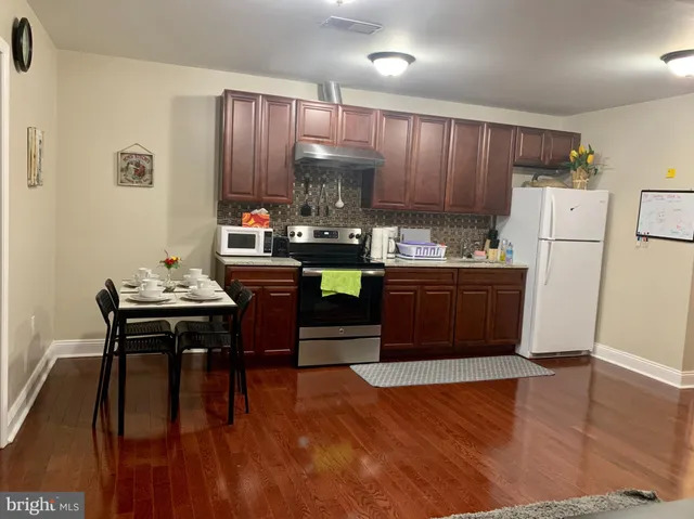 $1,600 | 1211 Race Street, Unit 3R, Philadelphia, PA 19107