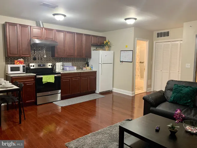 $1,600 | 1211 Race Street, Unit 3R, Philadelphia, PA 19107