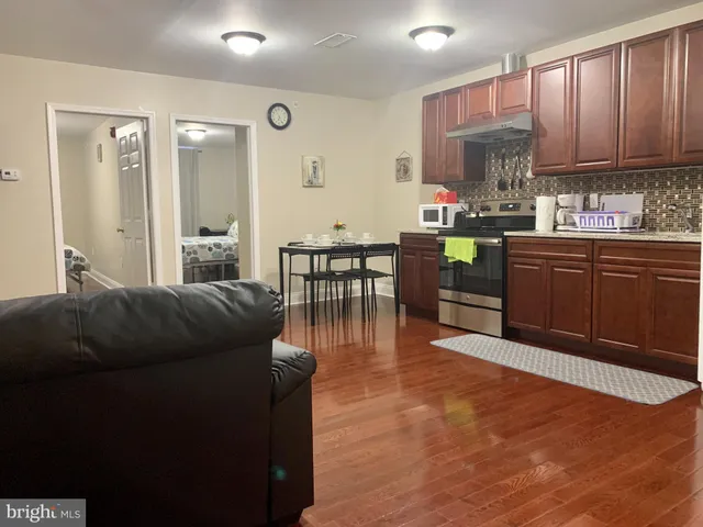 $1,600 | 1211 Race Street, Unit 3R, Philadelphia, PA 19107