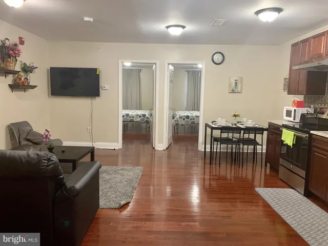 $1,600 | 1211 Race Street, Unit 3R, Philadelphia, PA 19107