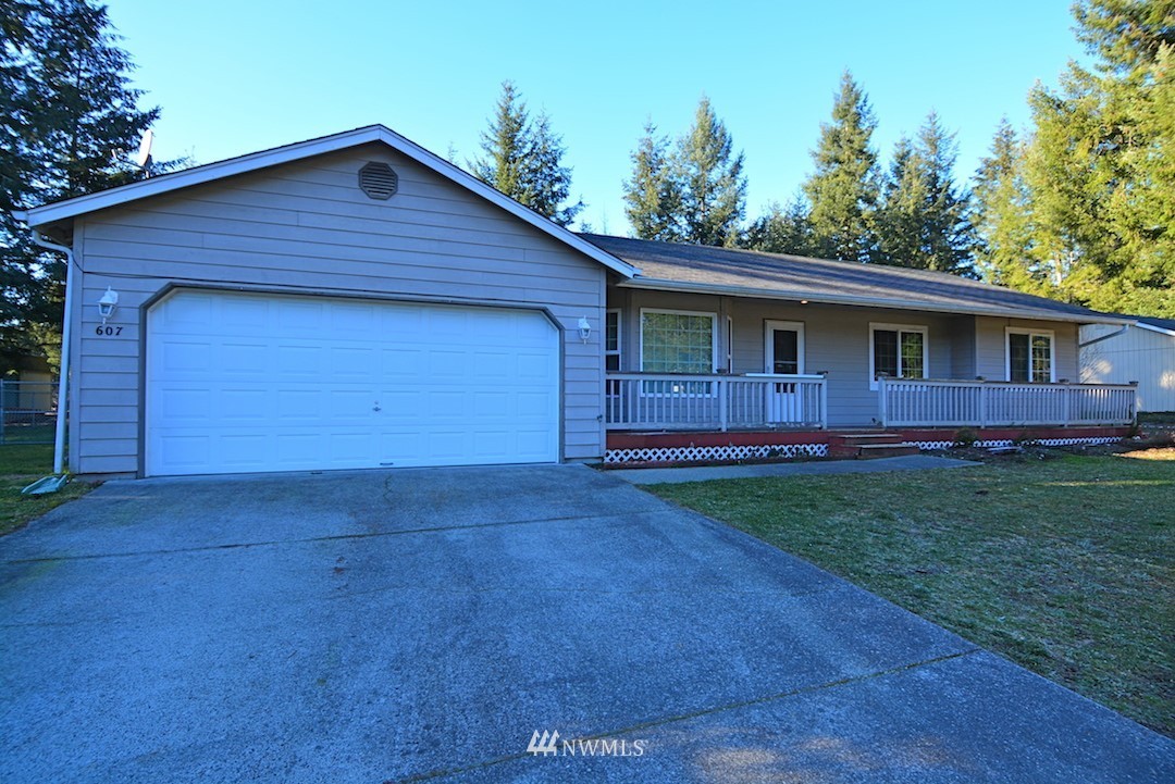 607 Nieland Loop Southeast Rainier, WA 98576 - Photo 2 of 14