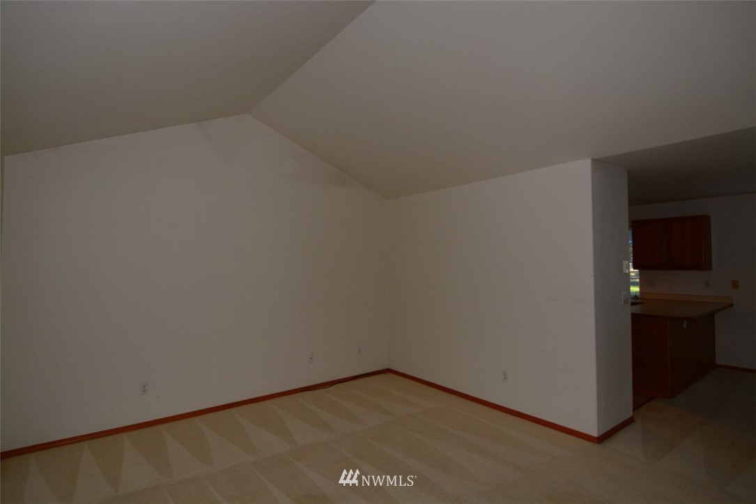 607 Nieland Loop Southeast Rainier, WA 98576 - Photo 3 of 14