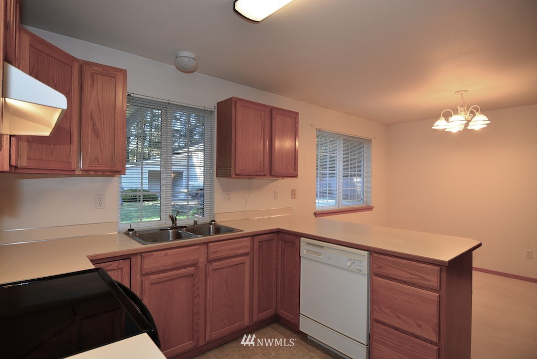 607 Nieland Loop Southeast Rainier, WA 98576 - Photo 7 of 14