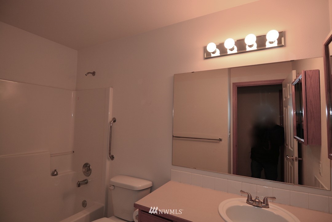 607 Nieland Loop Southeast Rainier, WA 98576 - Photo 8 of 14