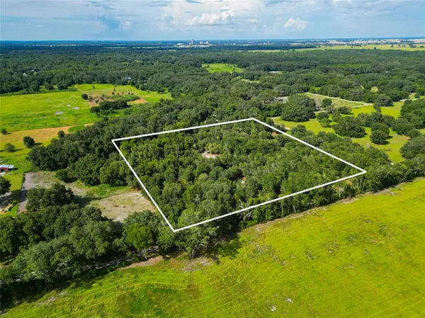 a view of a field with sitting area