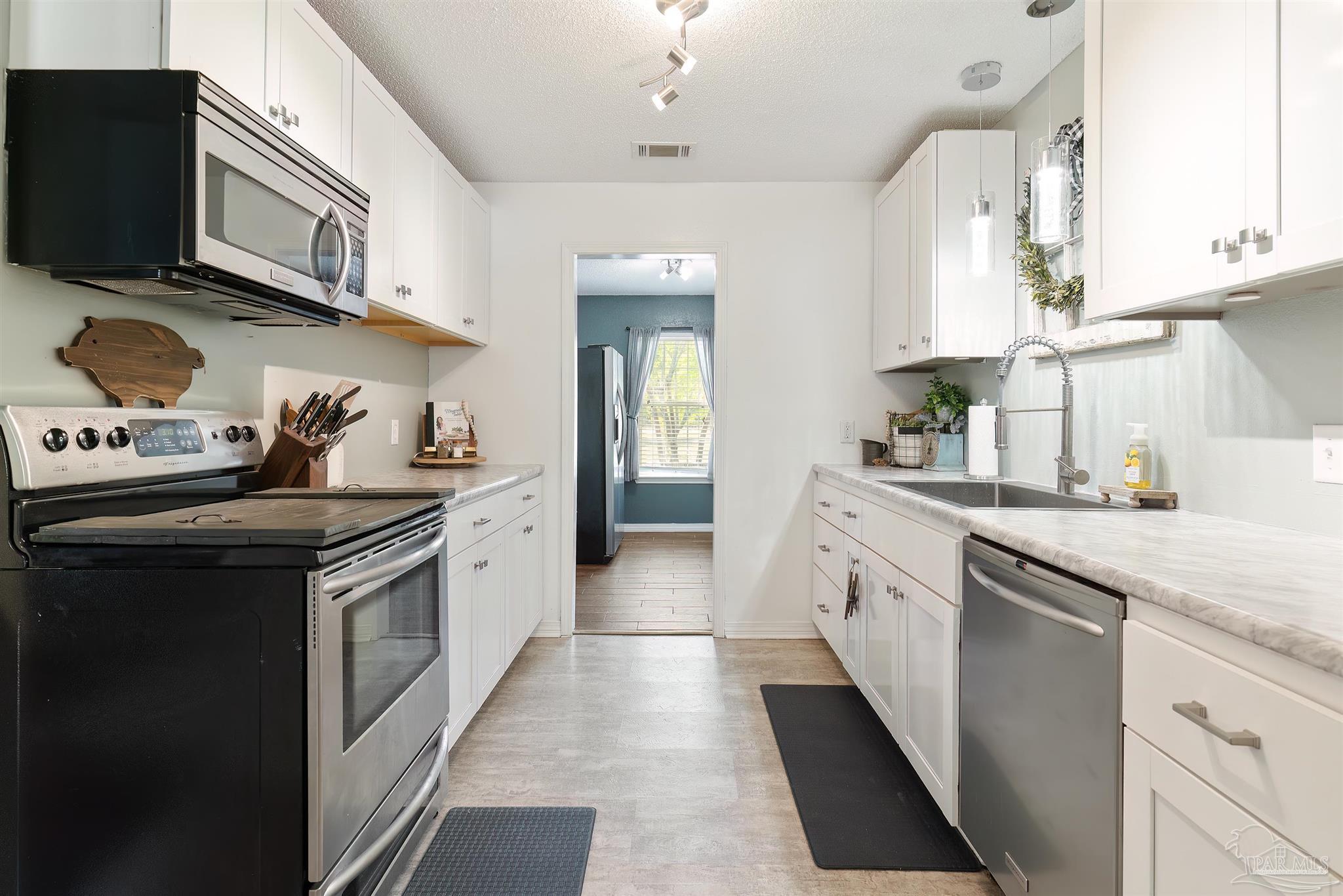 4624 Farm Life Road Milton, FL 32583 - Photo 11 of 50