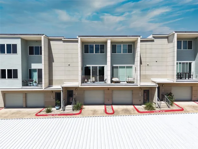 $2,250 | 604 North Bluff Drive, Unit 247, Austin, TX 78745