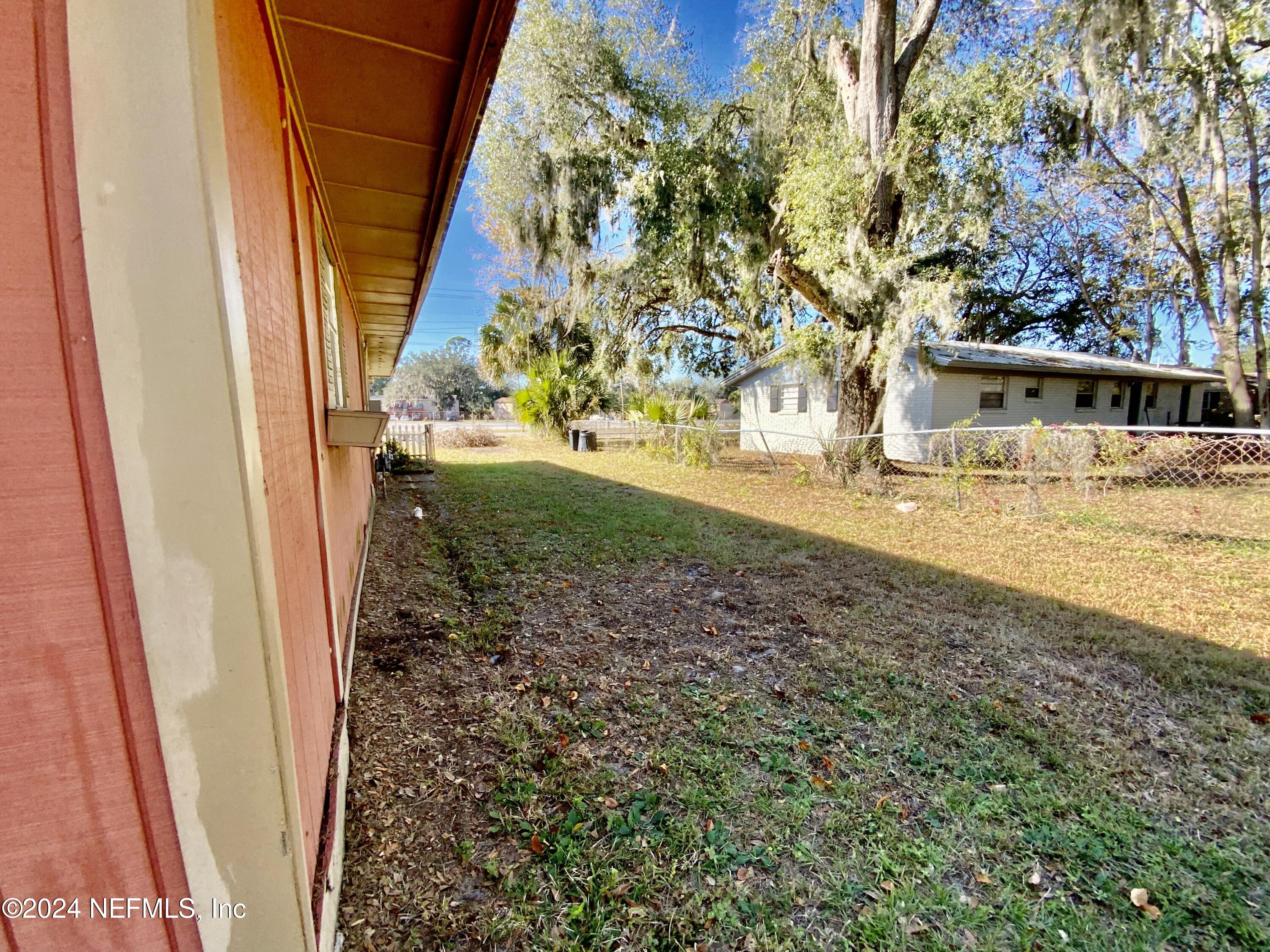 127 Mellon Road Palatka, FL 32177 - Photo 13 of 15 Outside