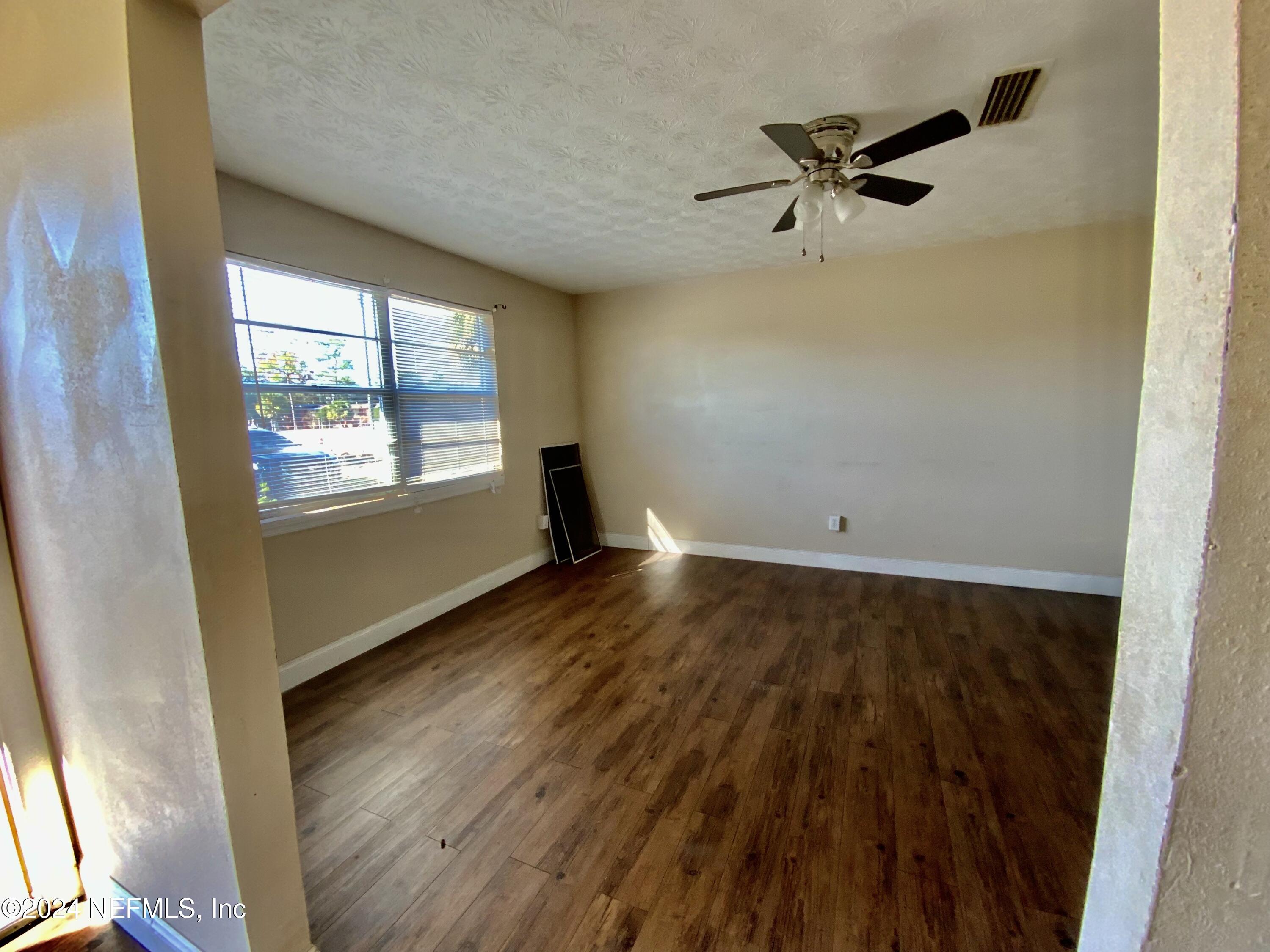 127 Mellon Road Palatka, FL 32177 - Photo 3 of 15 Front Room