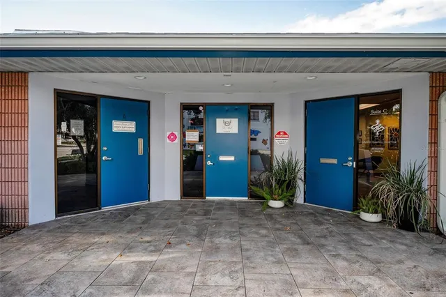 $17 | 4021 Central Avenue, St. Petersburg, FL 33713