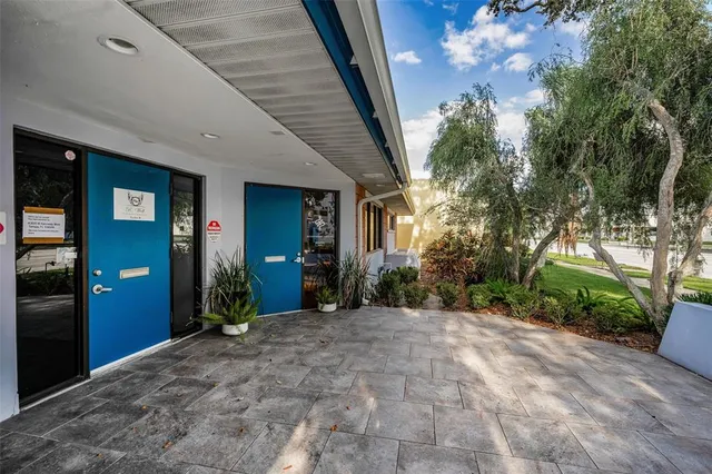 $17 | 4021 Central Avenue, St. Petersburg, FL 33713