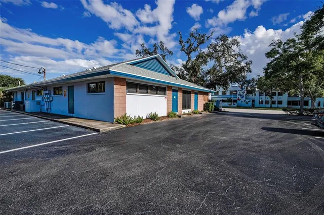 $17 | 4021 Central Avenue, St. Petersburg, FL 33713