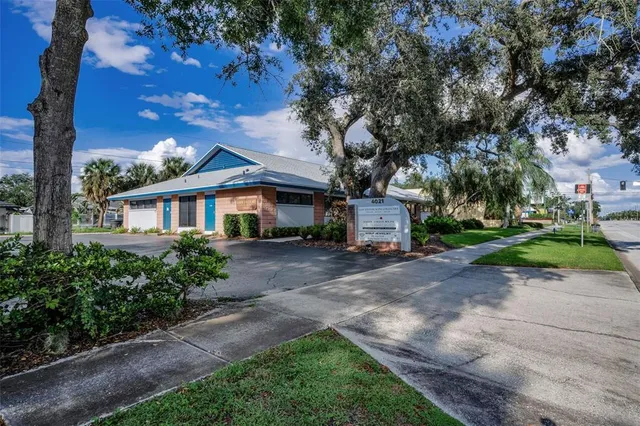 $17 | 4021 Central Avenue, St. Petersburg, FL 33713