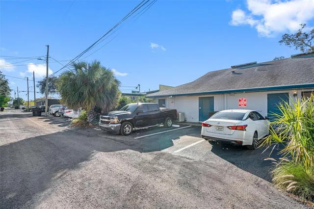 $17 | 4021 Central Avenue, St. Petersburg, FL 33713