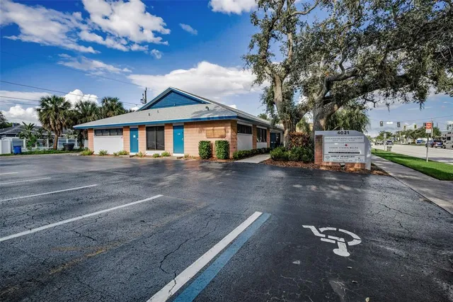 $17 | 4021 Central Avenue, St. Petersburg, FL 33713